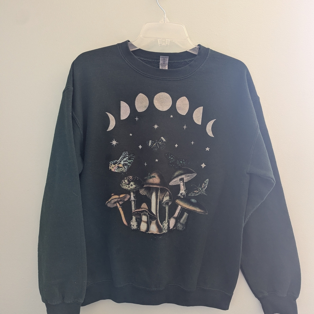 Gildan Dark Green Moon and Mushroom Graphic Crewneck Sweater